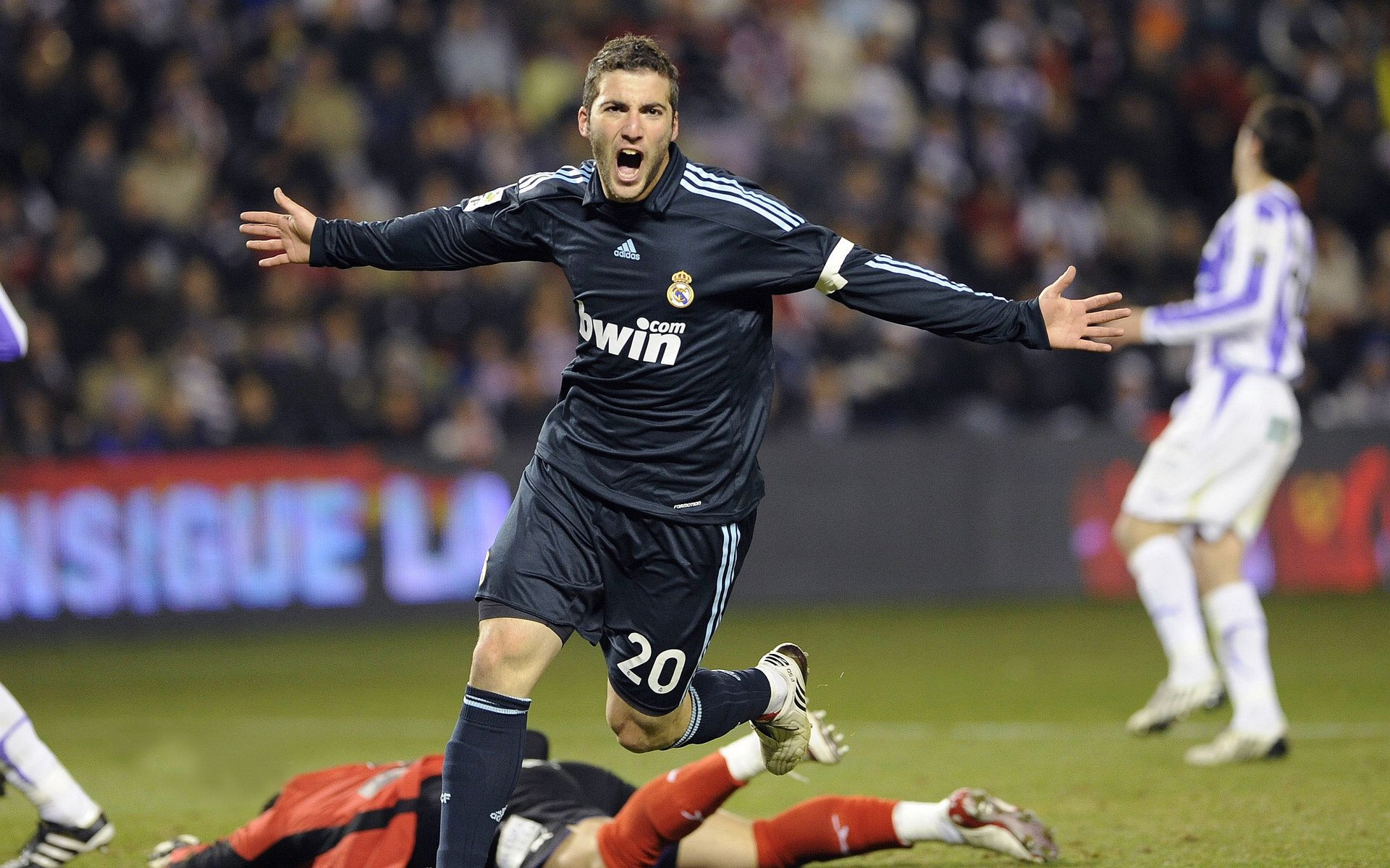 国外退役教练受聘,带来多国联防理念融合,国外退役运动员