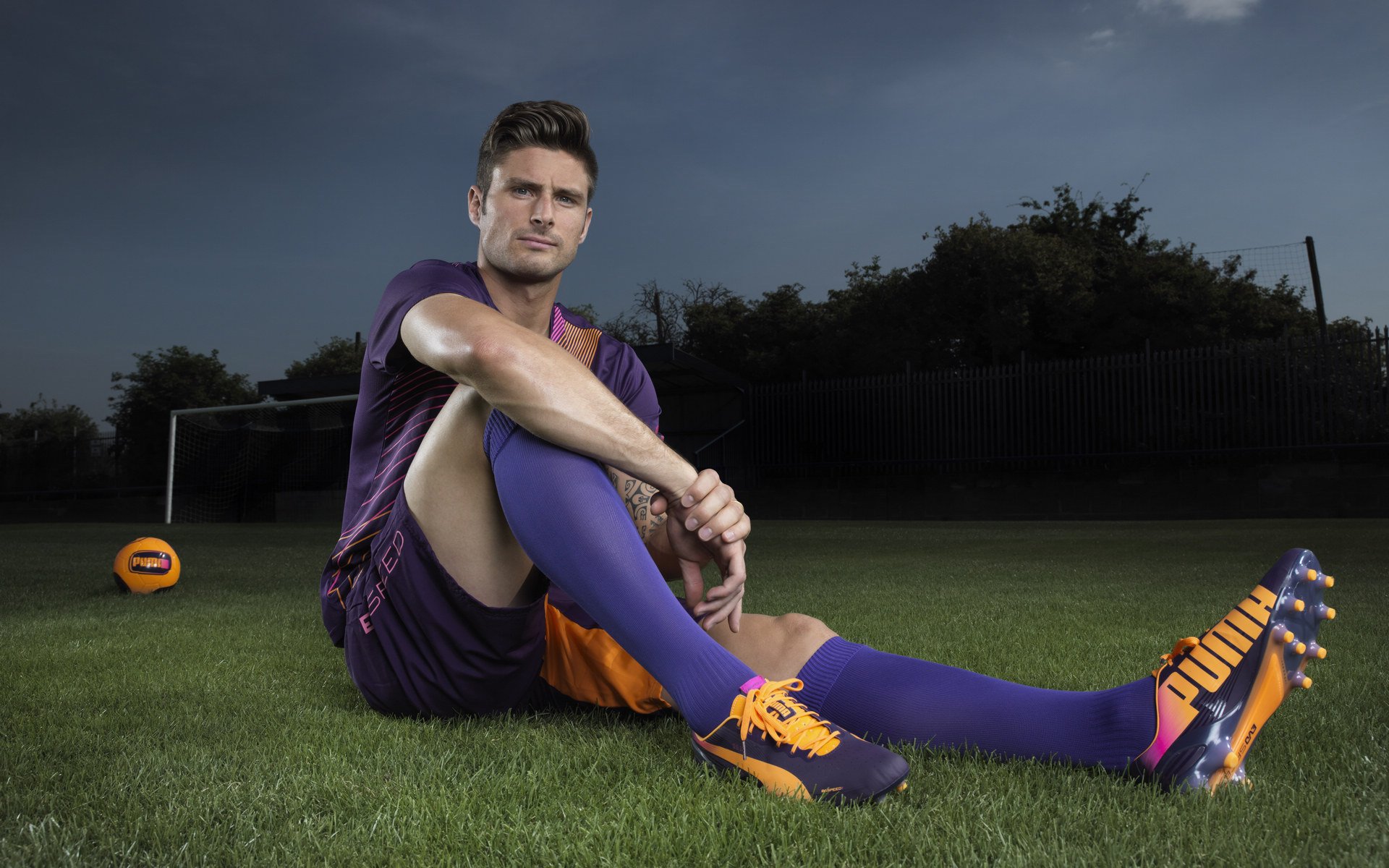 哈兰德挑战C罗141球记录，历史最佳射手之争升温，哈兰德精彩进球